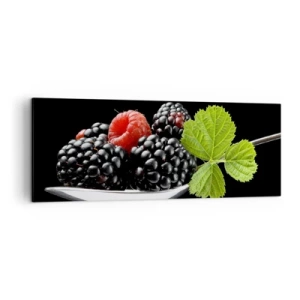 Quadro su tela - Stampe su Tela - More e lamponi su un cucchiaio con una foglia su uno sfondo nero - 140x50cm - I sapori della freschezza - Decorazione murale moderna per soggiorno e camera da letto ARTTOR