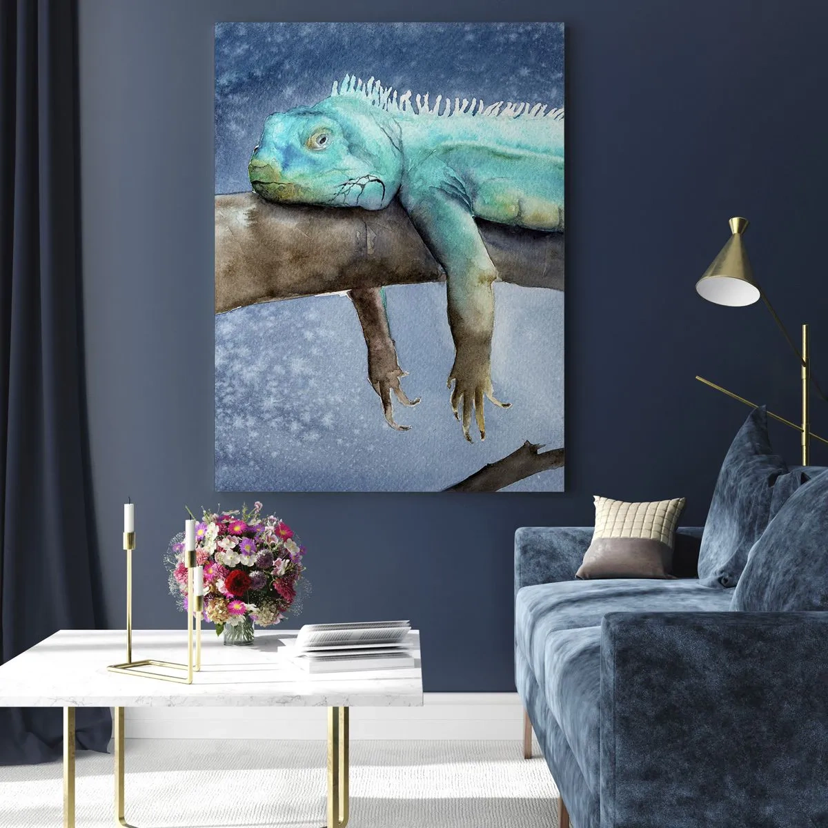 Quadro su vetro - Iguana blu sdraiata su un ramo in stile acquerello - 50x70cm - Va tutto bene! - Decorazione murale moderna per soggiorno e camera da letto ARTTOR