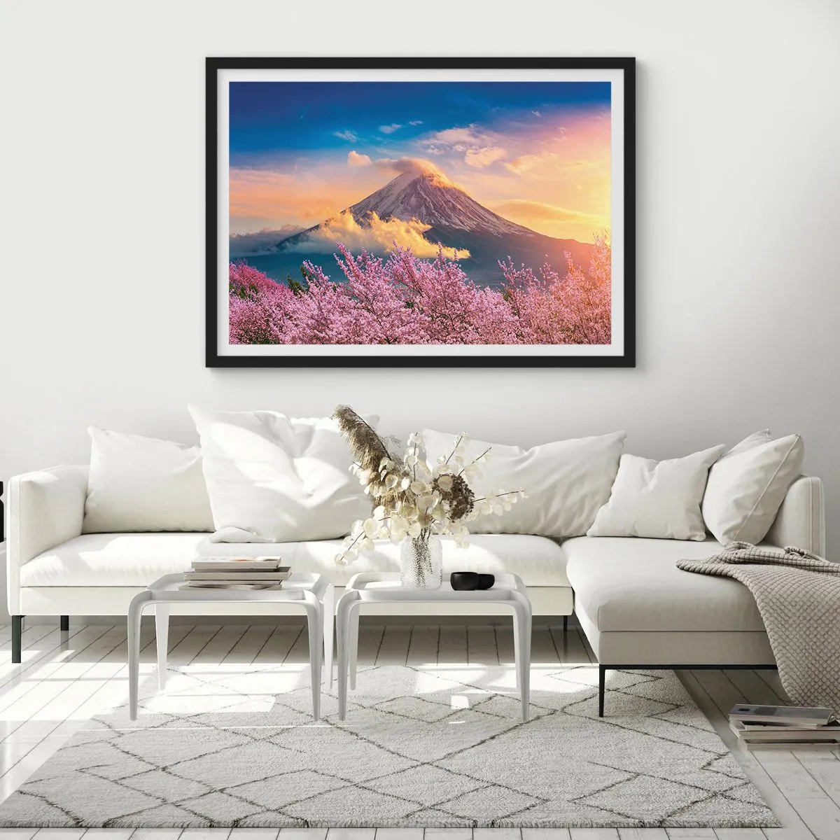 Poster in cornice nera - Il monte Fuji con i fiori di ciliegio sullo sfondo al tramonto - 70x50cm - Sacralità giapponese - Decorazione murale moderna per soggiorno e camera da letto ARTTOR
