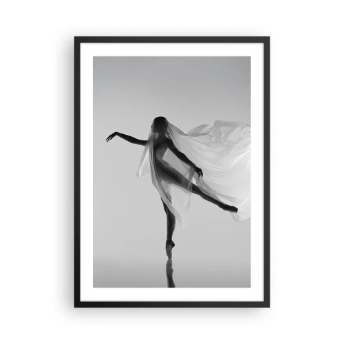 Poster in cornice nera - Una ballerina con un velo arioso in una composizione in bianco e nero - 50x70cm - Leggerezza ed eleganza - Decorazione murale moderna per soggiorno e camera da letto ARTTOR