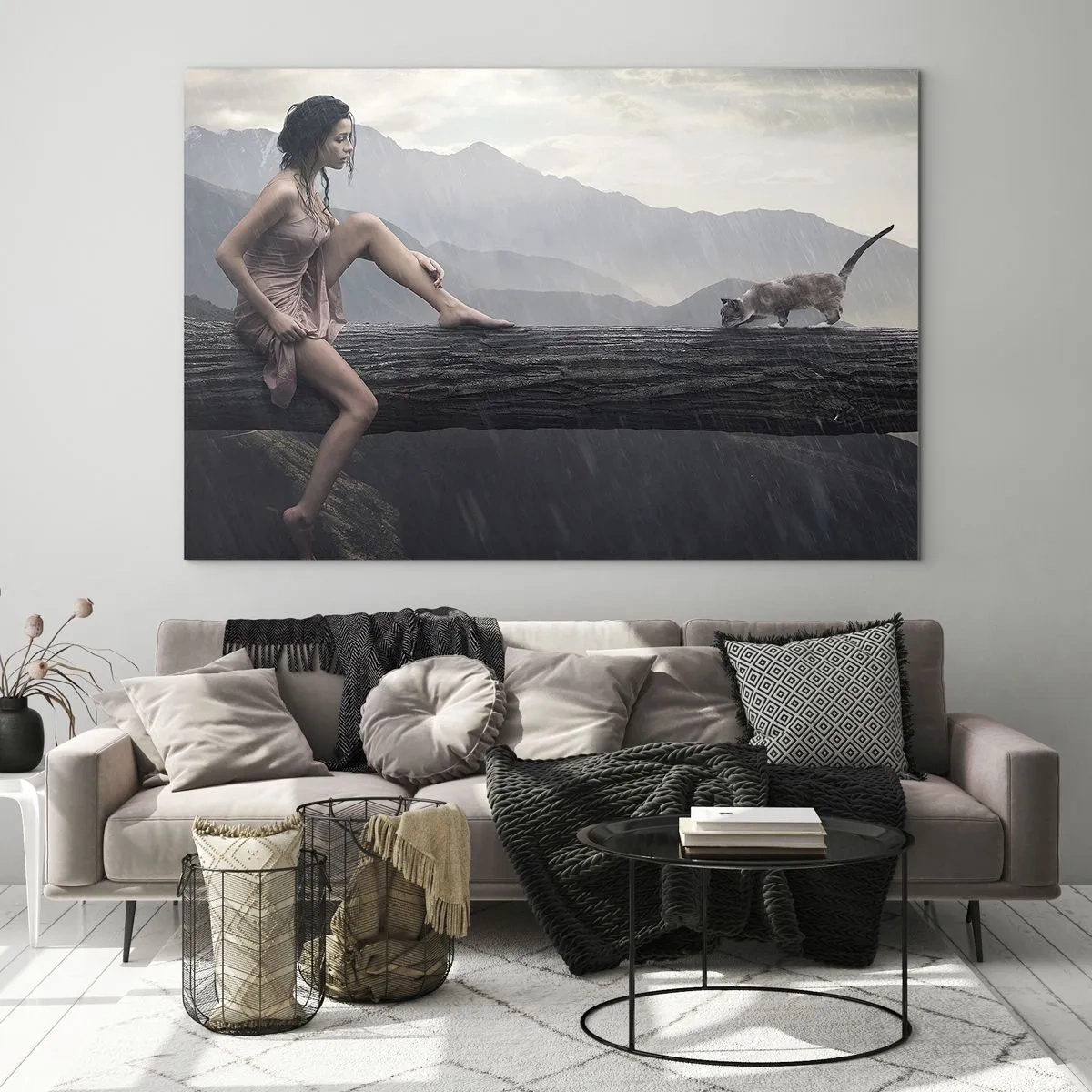 Quadro su vetro - Una donna e un gatto su un tronco di legno in un paesaggio piovoso - 70x50cm - Cime di bellezza - Decorazione murale moderna per soggiorno e camera da letto ARTTOR