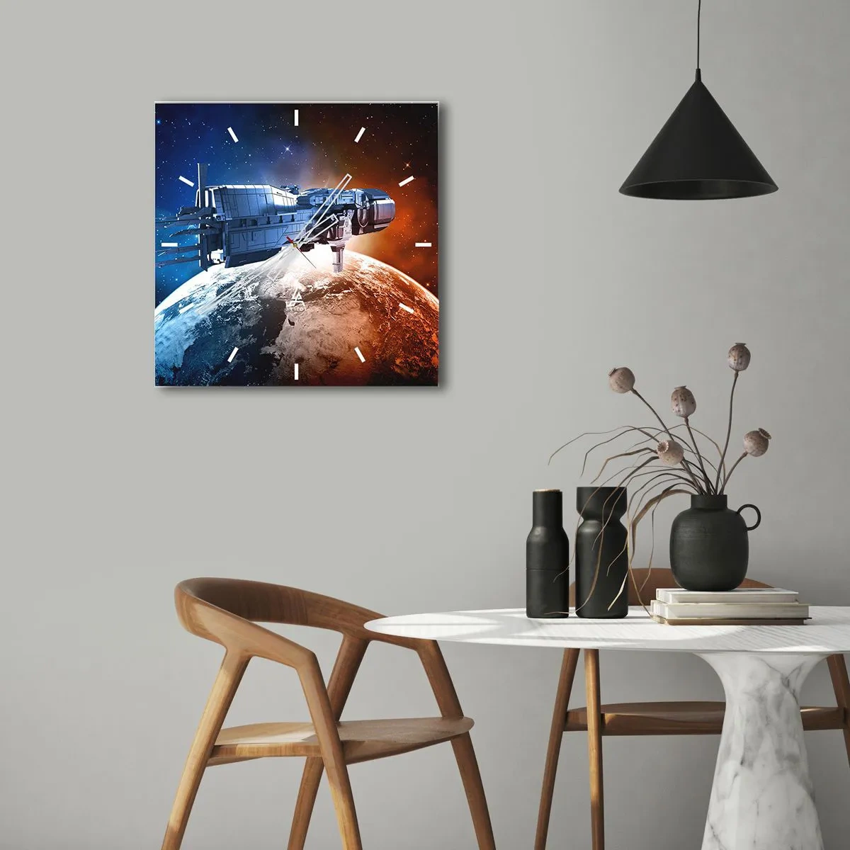 Orologio da parete - Orologio in Vetro - Un'astronave sullo sfondo di un pianeta nello spazio - 30x30cm - Un attento osservatore - Decorazione murale moderna per soggiorno e camera da letto ARTTOR