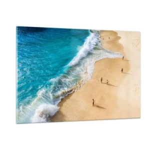 Quadro su vetro - Una spiaggia dorata con acqua turchese e persone che camminano lungo la riva - 120x80cm - E poi il sole, la spiaggia... - Decorazione murale moderna per soggiorno e camera da letto ARTTOR