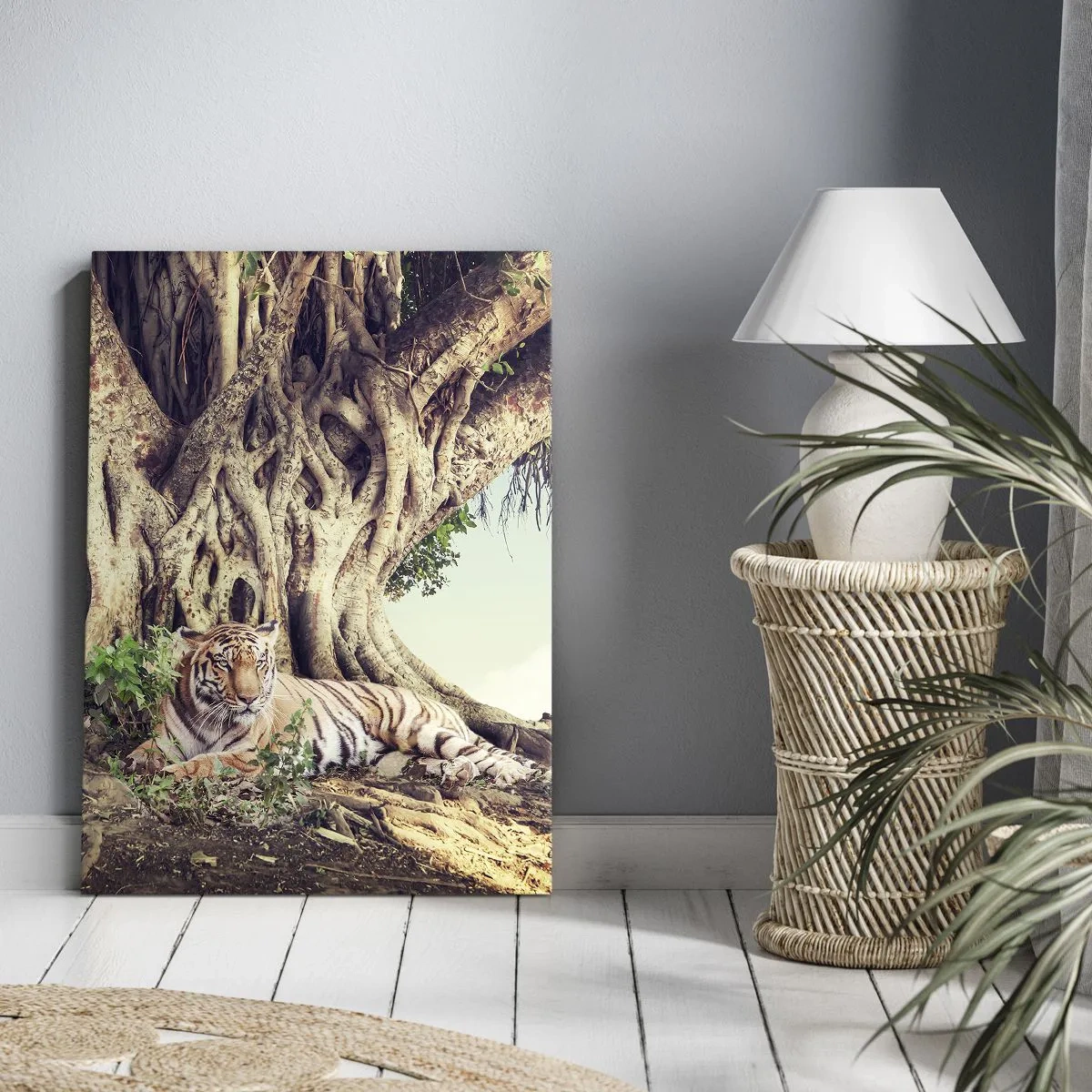 Quadro su tela - Stampe su Tela - Una tigre che riposa sotto un albero che si estende - 50x70cm - Vista dal Libro della Genesi - Decorazione murale moderna per soggiorno e camera da letto ARTTOR