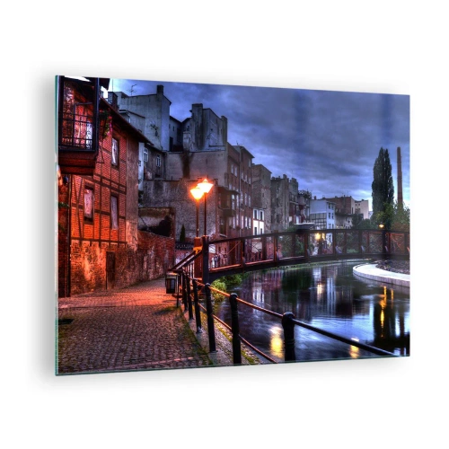 Quadro su vetro - Un'affascinante strada lungo il canale con un ponte e illuminazione serale - 70x50cm - Questa Bydgoszcz non la conosci - Decorazione murale moderna per soggiorno e camera da letto ARTTOR