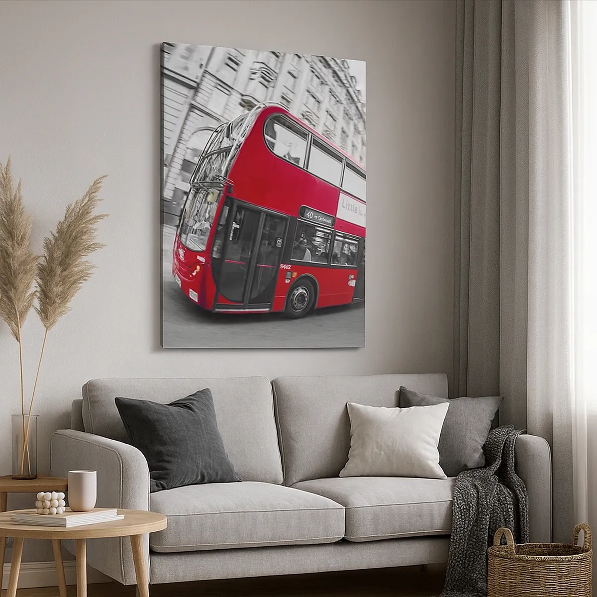 Quadro su tela - Stampe su Tela - Un autobus rosso di Londra contro una strada bianca e nera - 50x70cm - Londra tradizionalmente: by bus - Decorazione murale moderna per soggiorno e camera da letto ARTTOR