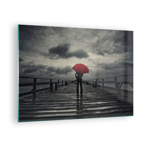 Quadro su vetro - Un uomo con un ombrello rosso su un molo di legno sotto la pioggia. - 70x50cm - Non importa che piove - Decorazione murale moderna per soggiorno e camera da letto ARTTOR