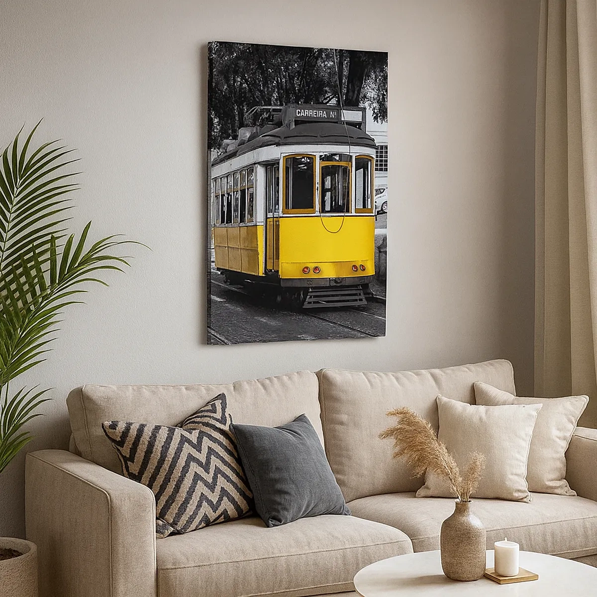 Quadro su tela - Stampe su Tela - Un tram giallo sullo sfondo di una strada bianca e nera - 50x70cm - Con il fado in sottofondo - Decorazione murale moderna per soggiorno e camera da letto ARTTOR