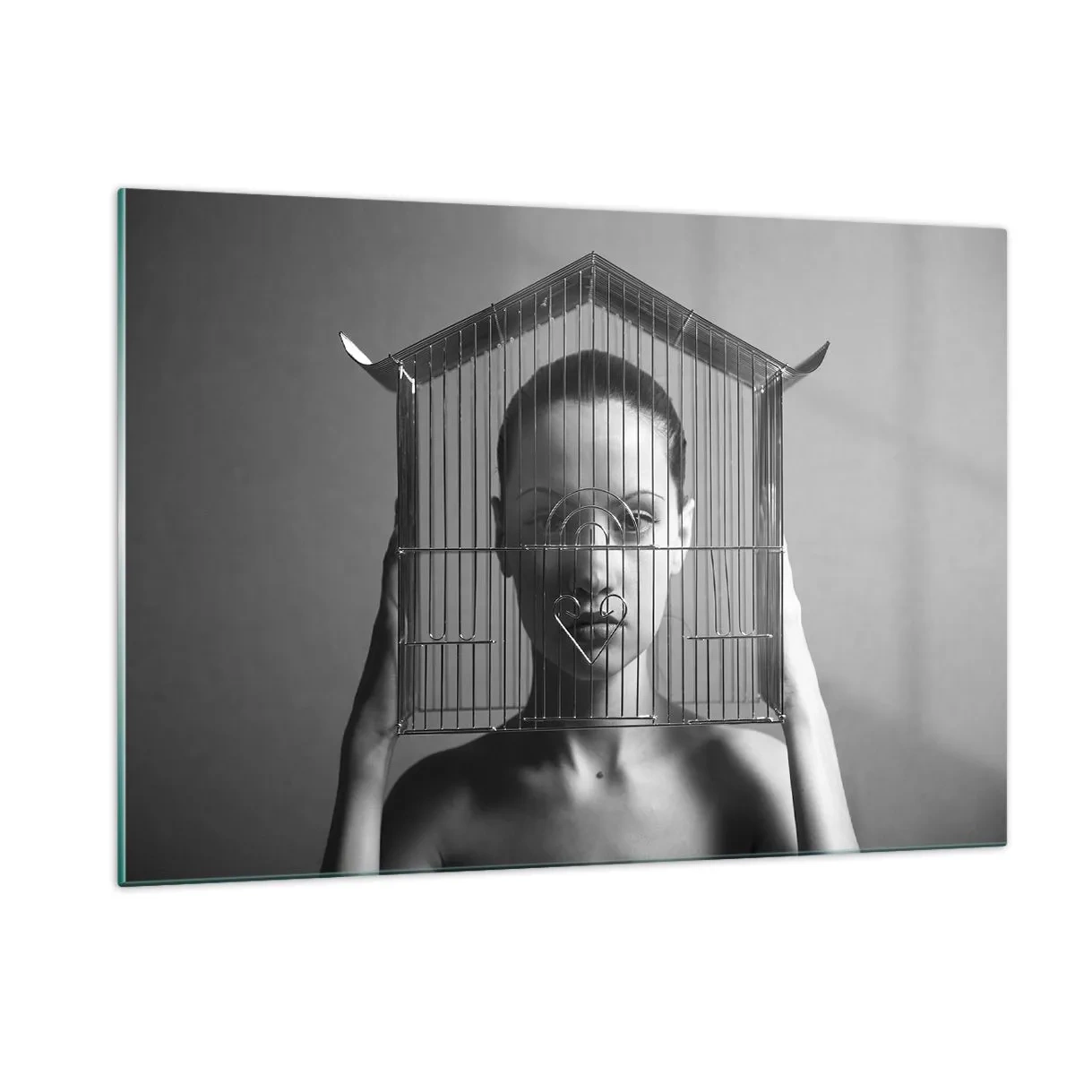 Quadro su vetro - Donna con una gabbia a forma di casa sul viso in bianco e nero - 120x80cm - Ritratto un po' surreale - Decorazione murale moderna per soggiorno e camera da letto ARTTOR