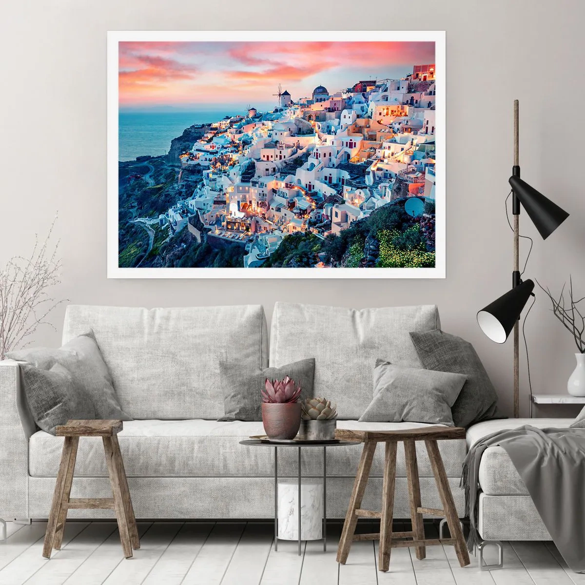 Poster - Santorini al tramonto con edifici bianchi sulla collina - 100x70cm - La tua grossa vacanza greca - Decorazione murale moderna per soggiorno e camera da letto ARTTOR
