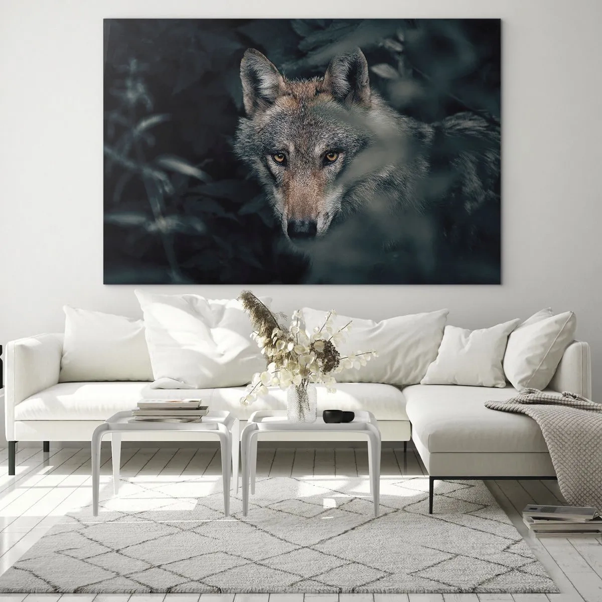 Quadro su vetro - Un lupo osserva vigile dal suo nascondiglio nel folto della foresta - 100x70cm - Cacciatore - Decorazione murale moderna per soggiorno e camera da letto ARTTOR