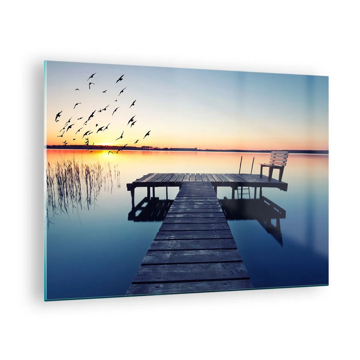 Quadro su vetro - Un molo sul lago con vista sul tramonto e sugli uccelli in volo - 70x50cm - È stata una buona giornata - Decorazione murale moderna per soggiorno e camera da letto ARTTOR