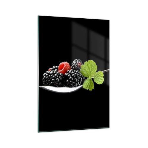Quadro su vetro - More e lamponi su un cucchiaio con una foglia su uno sfondo nero - 80x120cm - I sapori della freschezza - Decorazione murale moderna per soggiorno e camera da letto ARTTOR
