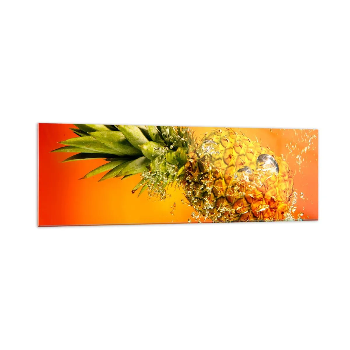 Quadro su vetro - Un ananas immerso nell'acqua su uno sfondo sfumato arancione. - 160x50cm - Succosa freschezza tropicale - Decorazione murale moderna per soggiorno e camera da letto ARTTOR