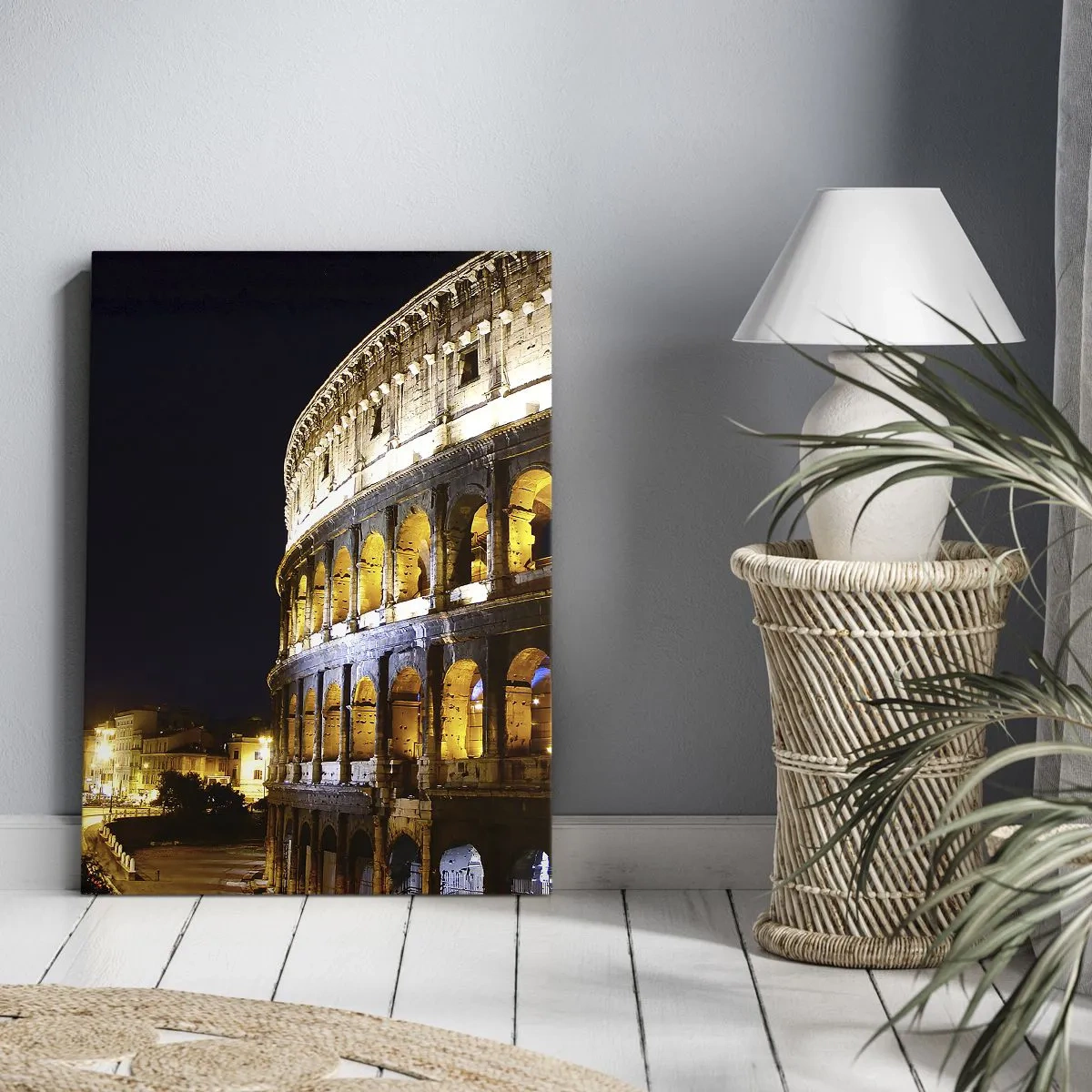 Quadro su tela - Stampe su Tela - Il Colosseo illuminato dalle luci di notte a Roma - 70x100cm - È tempo di iniziare i giochi - Decorazione murale moderna per soggiorno e camera da letto ARTTOR
