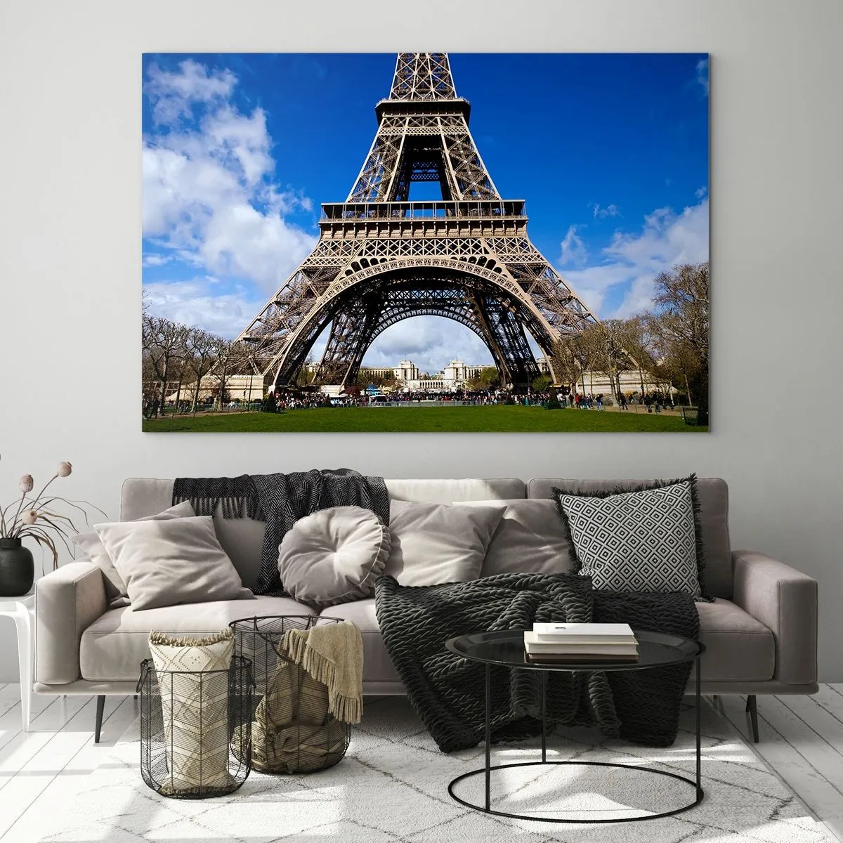 Quadro su vetro - La Torre Eiffel contro un cielo blu - 70x50cm - Tutta Parigi ai suoi piedi - Decorazione murale moderna per soggiorno e camera da letto ARTTOR