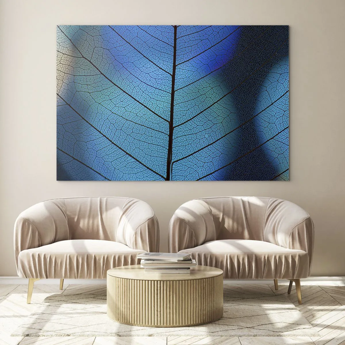 Quadro su vetro - Primo piano di una foglia blu che mostra la struttura delle venature. - 120x80cm - Struttura intricata - Decorazione murale moderna per soggiorno e camera da letto ARTTOR