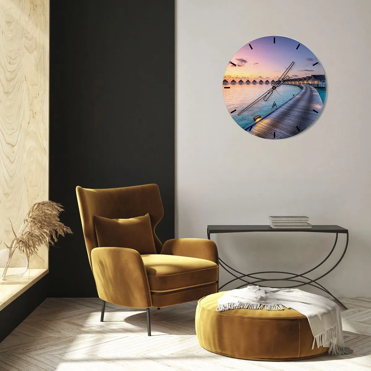 Orologio da parete - Orologio in Vetro - Un sentiero lungo la spiaggia con bungalow sullo sfondo del sole al tramonto - 30x30cm - Vacanze: ritorno alle fonti - Decorazione murale moderna per soggiorno, cucina e camera da letto ARTTOR
