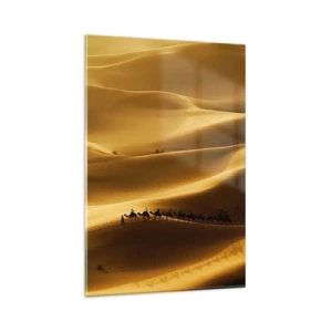 Quadro su vetro - Una carovana di cammelli vaga tra le dune dorate del deserto. - 80x120cm - La carovana sulle onde del deserto - Decorazione murale moderna per soggiorno e camera da letto ARTTOR