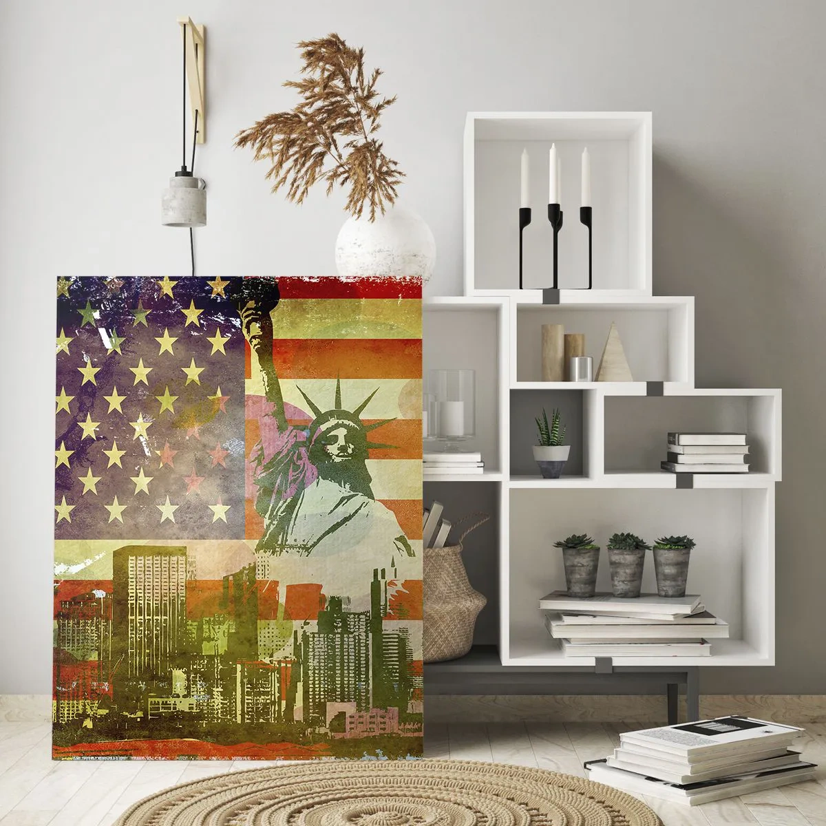 Quadro su vetro - La Statua della Libertà sullo sfondo della bandiera americana e dello skyline della città - 80x120cm - Viva l'America! - Decorazione murale moderna per soggiorno e camera da letto ARTTOR