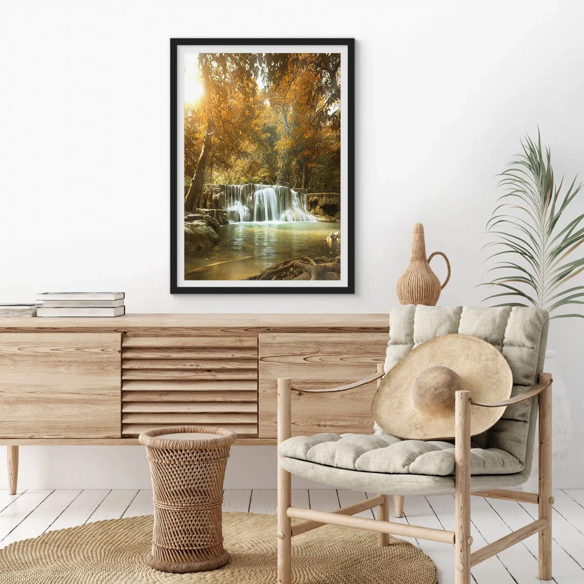 Poster in cornice nera - Cascata autunnale alla luce del sole - 50x70cm - Cascata nel parco - Decorazione murale moderna per soggiorno e camera da letto ARTTOR