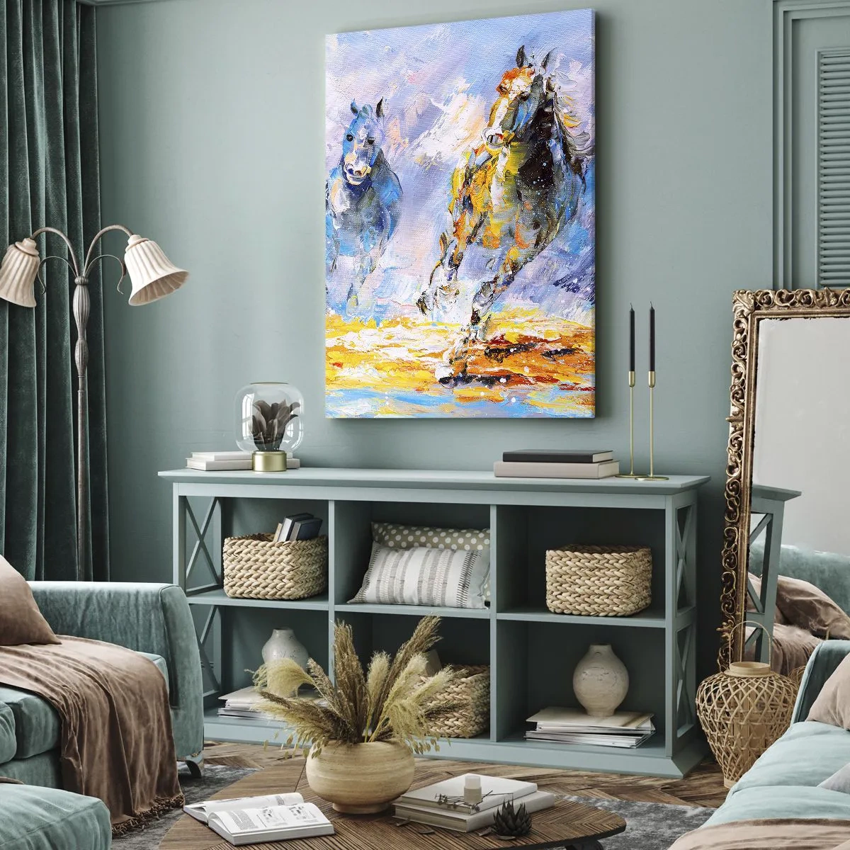Quadro su tela - Stampe su Tela - Due cavalli in movimento sullo sfondo di un paesaggio astratto - 80x120cm - Al galoppo nella luce - Decorazione murale moderna per soggiorno e camera da letto ARTTOR