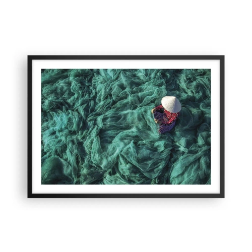 Poster in cornice nera - Una persona con un cappello tra reti da pesca verdi - 70x50cm - Nel mare di reti - Decorazione murale moderna per soggiorno e camera da letto ARTTOR