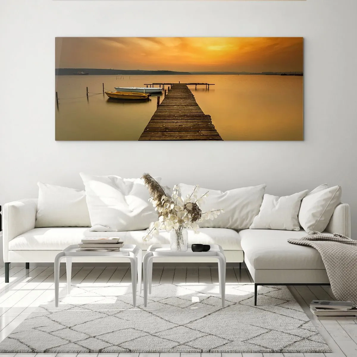 Quadro su vetro - Pontile in legno e barche sul lago al tramonto - 120x50cm - Ti apro il cielo dorato - Decorazione murale moderna per soggiorno e camera da letto ARTTOR