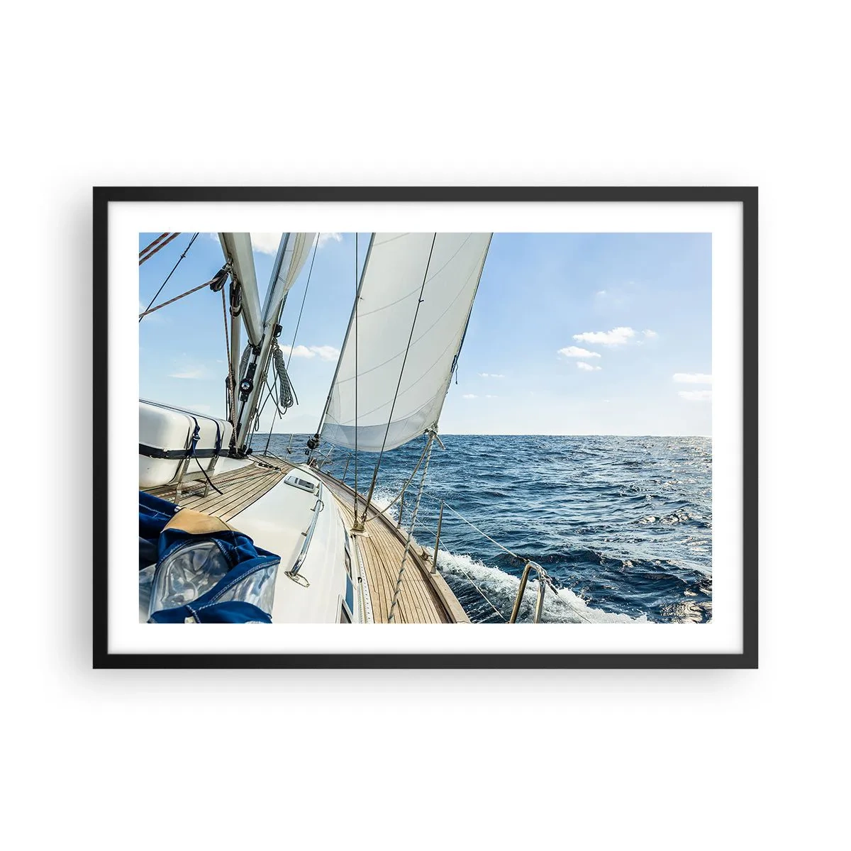 Poster in cornice nera - Una barca a vela su un mare calmo sotto un cielo azzurro - 70x50cm - Benvenuta avventura - Decorazione murale moderna per soggiorno e camera da letto ARTTOR