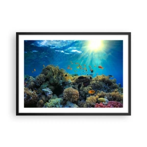 Poster in cornice nera - Barriera corallina con pesci sotto i raggi del sole sott'acqua - 70x50cm - Tesori sotto al mare - Decorazione murale moderna per soggiorno e camera da letto ARTTOR