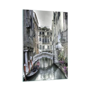 Quadro su vetro - Vista romantica di un canale veneziano con una gondola - 50x70cm - Da secoli in silenziosa riflessione - Decorazione murale moderna per soggiorno e camera da letto ARTTOR