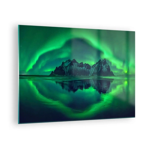 Quadro su vetro - L'aurora boreale che aleggia su un paesaggio montano e si riflette nell'acqua - 70x50cm - Tra le braccia dell'aurora boreale - Decorazione murale moderna per soggiorno e camera da letto ARTTOR