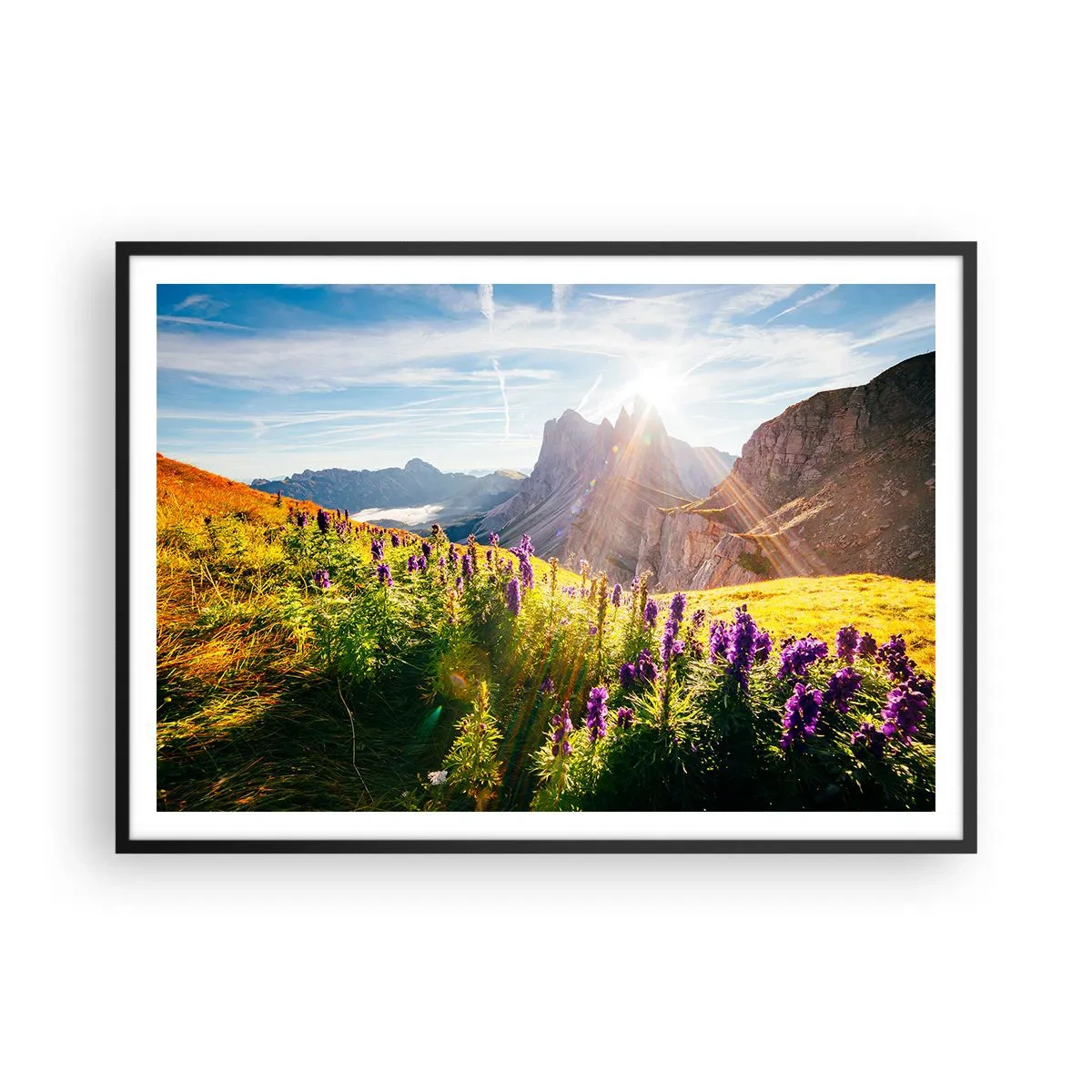 Poster in cornice nera - Paesaggio montano con fiori alla luce del sole nascente - 100x70cm - La vita segreta delle erbe - Decorazione murale moderna per soggiorno e camera da letto ARTTOR