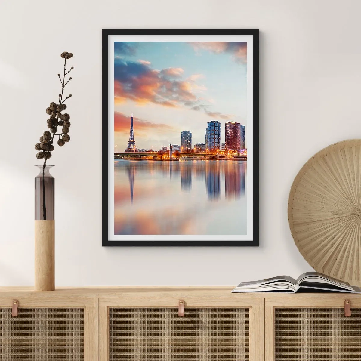Poster in cornice nera - Panorama di Parigi con la Torre Eiffel al tramonto - 50x70cm - La pace monumentale di Parigi - Decorazione murale moderna per soggiorno e camera da letto ARTTOR
