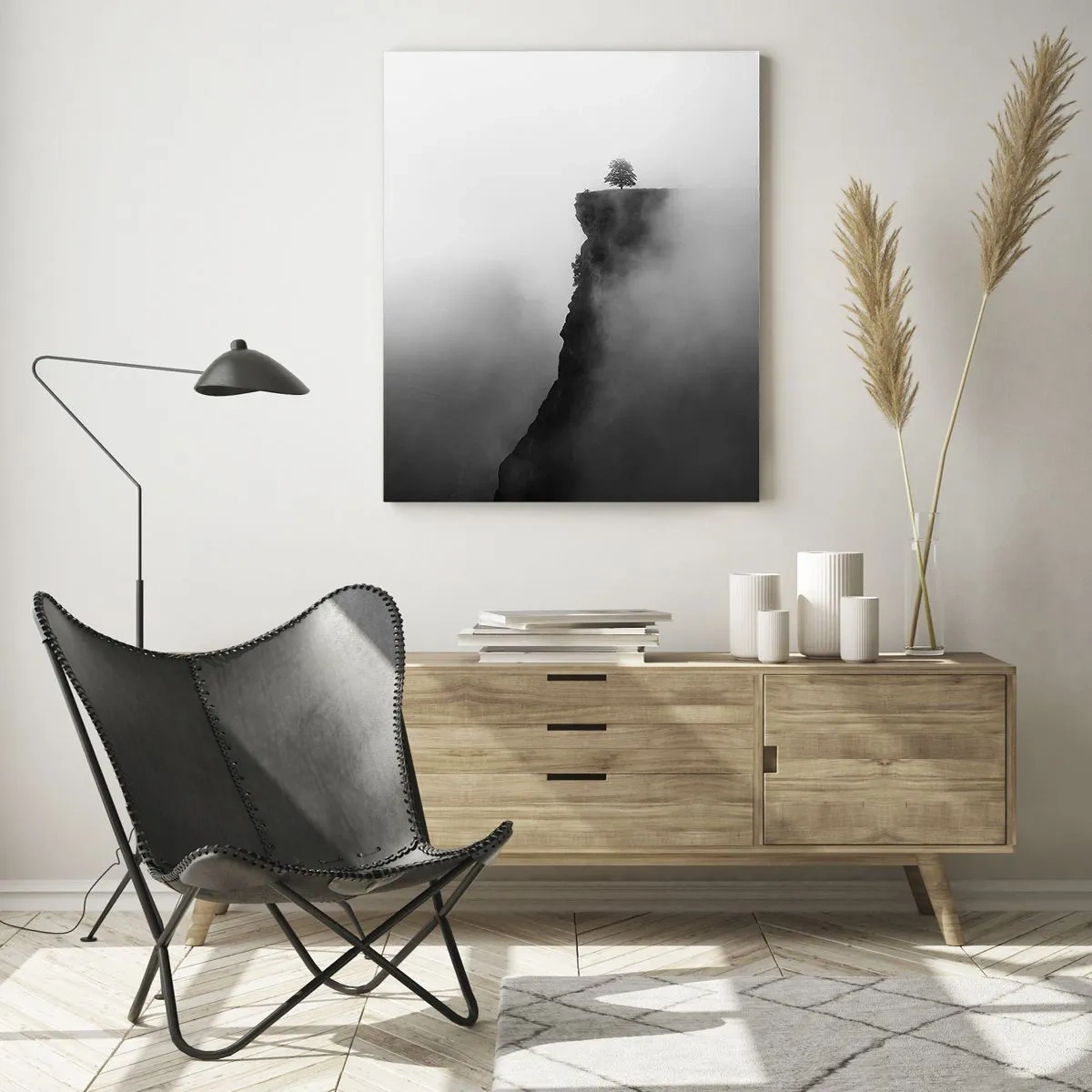Quadro su vetro - Un albero solitario sul bordo di una scogliera nella fitta nebbia - 50x70cm - Al confine del mondo - Decorazione murale moderna per soggiorno e camera da letto ARTTOR