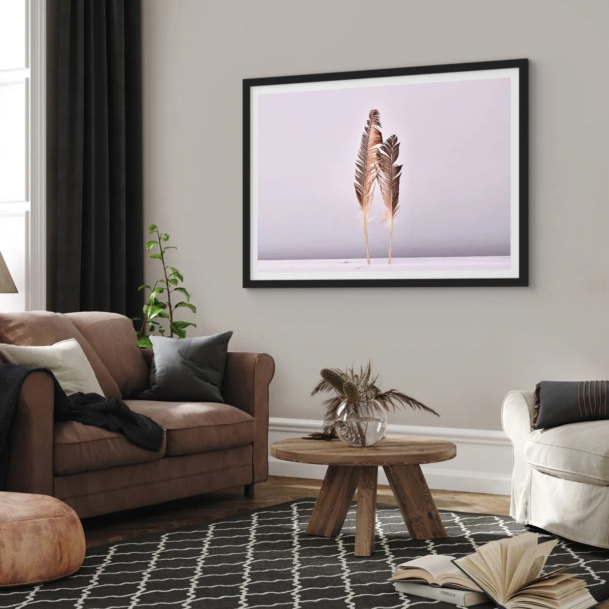 Poster in cornice nera - Piume delicate su uno sfondo chiaro in stile minimalista - 70x50cm - Contro il nulla - Decorazione murale moderna per soggiorno e camera da letto ARTTOR