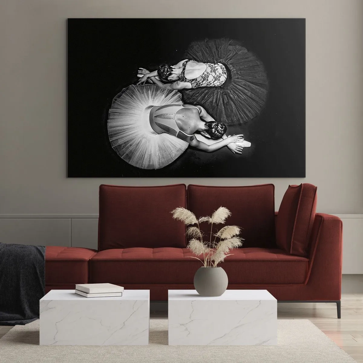 Quadro su vetro - Due ballerine in posa di riposo indossando tutù bianchi e neri - 70x50cm - Yin e yang -  equilibrio ideale - Decorazione murale moderna per soggiorno e camera da letto ARTTOR