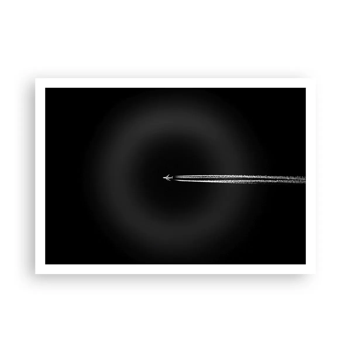 Poster - Un aereo a reazione con una scia di condensazione visibile su uno sfondo nero - 100x70cm - In un'altra dimensione - Decorazione murale moderna per soggiorno e camera da letto ARTTOR