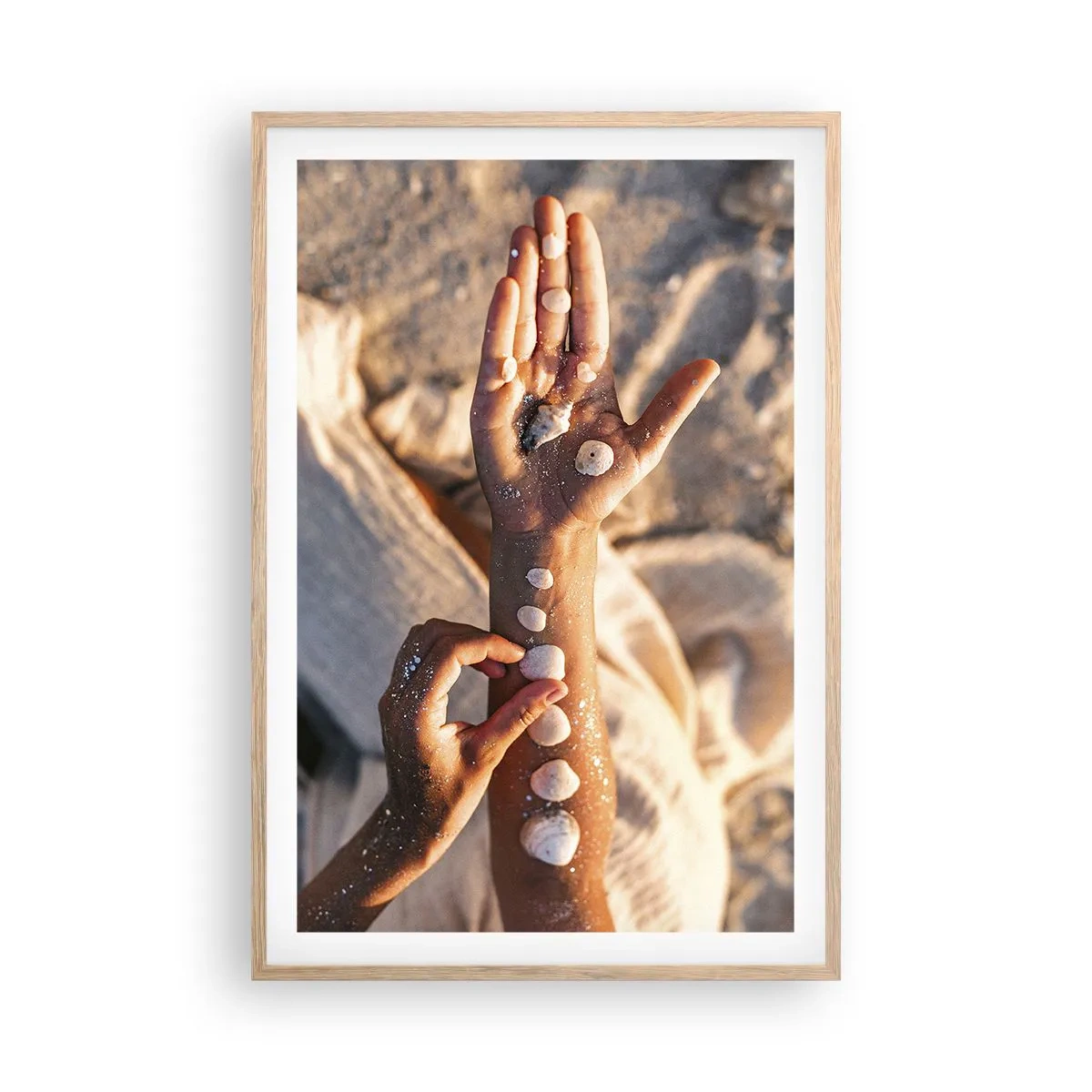 Poster in cornice rovere chiaro - La bellezza a portata di mano - 61x91 cm