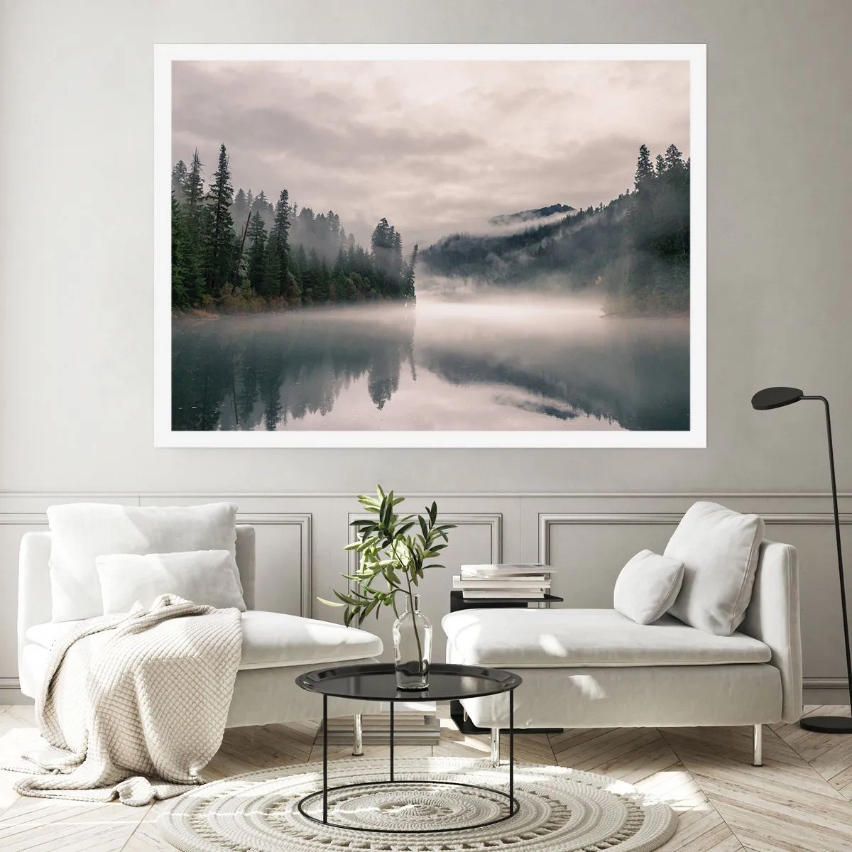 Poster - Una foresta nebbiosa riflessa in un lago calmo - 100x70cm - Riflettendo nella nebbia - Decorazione murale moderna per soggiorno e camera da letto ARTTOR