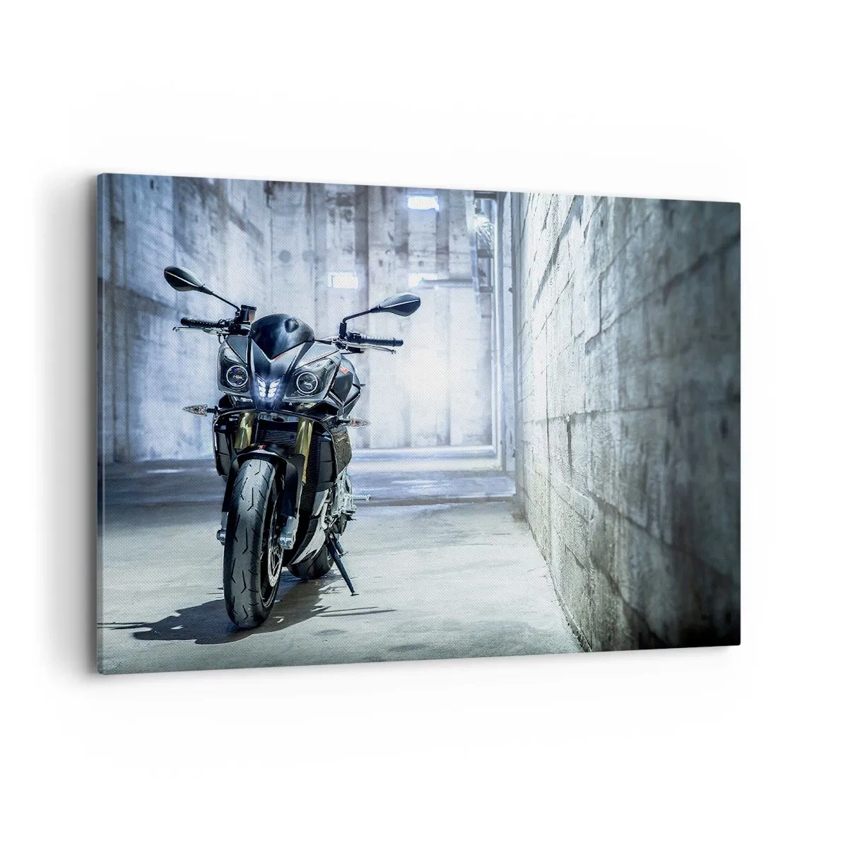 Quadro su tela - Stampe su Tela - Una motocicletta moderna in un interno industriale - 100x70cm - Prima che rombi il motore - Decorazione murale moderna per soggiorno e camera da letto ARTTOR