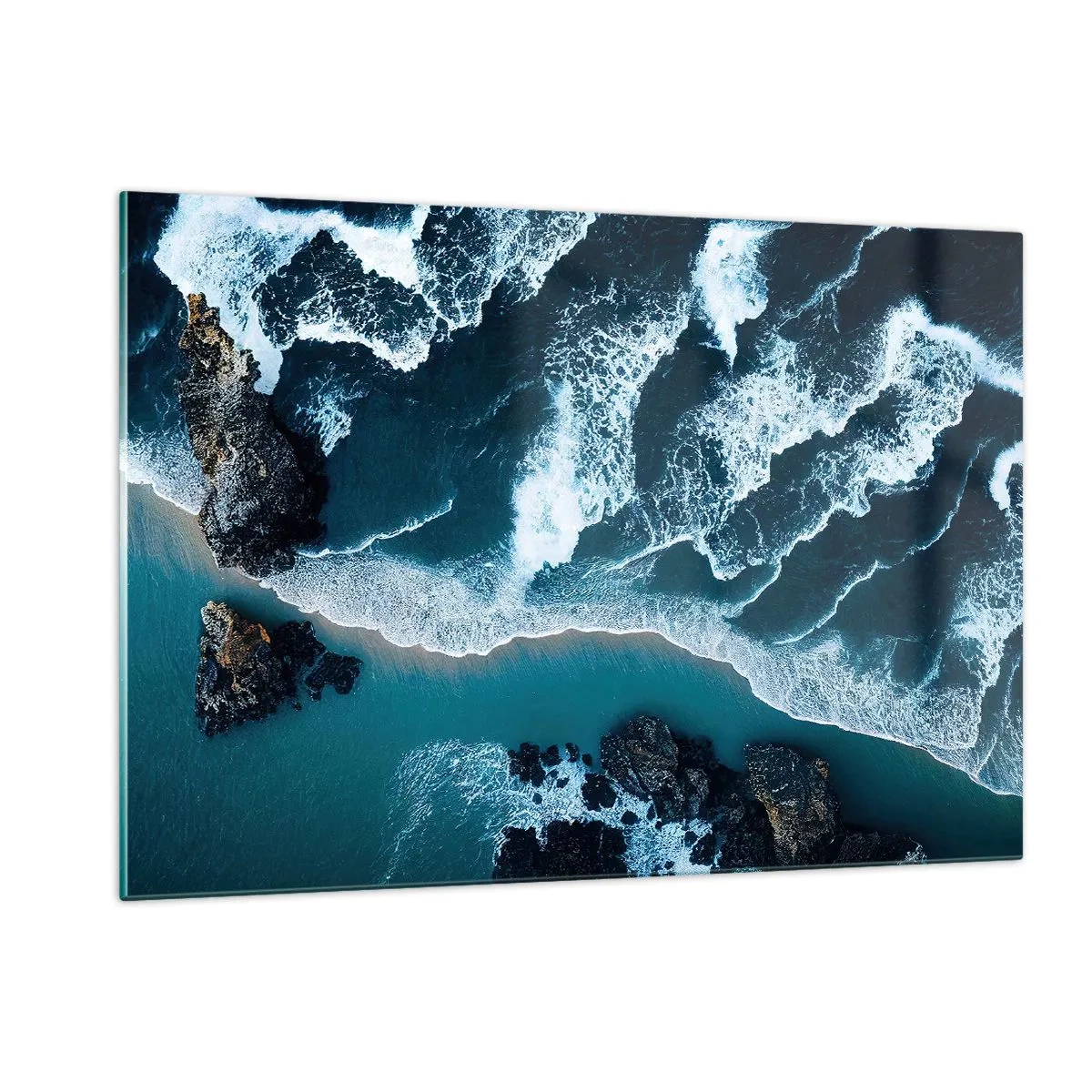 Quadro su vetro - Onde del mare che si infrangono contro la costa rocciosa - 120x80cm - Avvolte dalle onde - Decorazione murale moderna per soggiorno e camera da letto ARTTOR