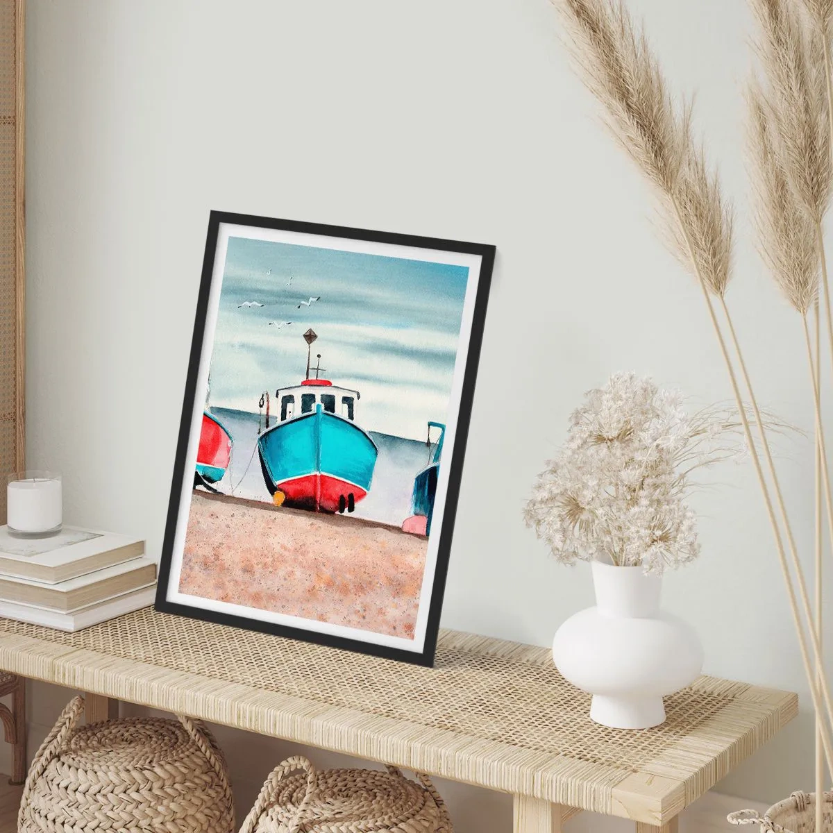 Poster in cornice nera - Barche da pesca blu pittoriche sulla riva - 50x70cm - Pronte alla pesca - Decorazione murale moderna per soggiorno e camera da letto ARTTOR