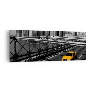 Quadro su tela - Stampe su Tela - Taxi giallo su un ponte con vista sullo skyline di New York - 140x50cm - Il colore della grande città - Decorazione murale moderna per soggiorno e camera da letto ARTTOR