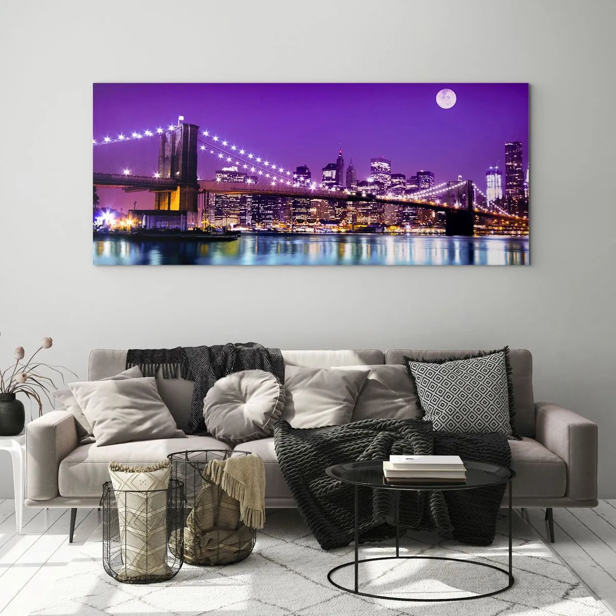 Quadro su vetro - Ponte di Brooklyn di notte con la città illuminata e la luna piena - 120x50cm - Luce della grande città in viola - Decorazione murale moderna per soggiorno e camera da letto ARTTOR