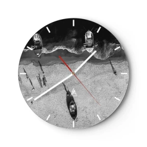 Orologio da parete - Orologio in Vetro - Una vista a volo d'uccello in bianco e nero di una spiaggia con barche - 30x30cm - Ancora sulla riva... - Decorazione murale moderna per soggiorno, cucina e camera da letto ARTTOR