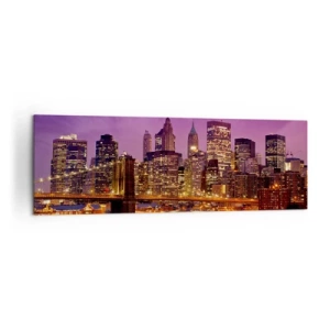 Quadro su tela - Stampe su Tela - Panorama della città con il ponte nella luce della sera contro il cielo viola - 160x50cm - Manhattan in viola e oro - Decorazione murale moderna per soggiorno e camera da letto ARTTOR