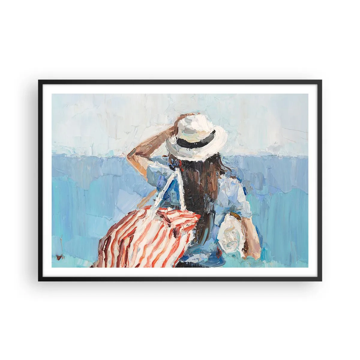 Poster in cornice nera - Una donna con un cappello contro il mare blu - 100x70cm - Benvenuti in vacanza - Decorazione murale moderna per soggiorno e camera da letto ARTTOR