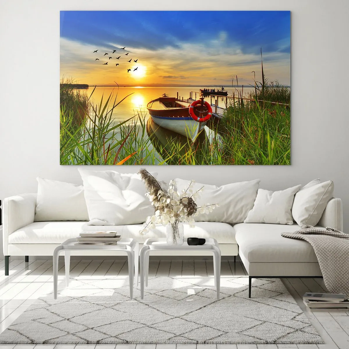 Quadro su vetro - Una barca su un lago al tramonto con uccelli nel cielo - 70x50cm - I cormorano volano già via - Decorazione murale moderna per soggiorno e camera da letto ARTTOR
