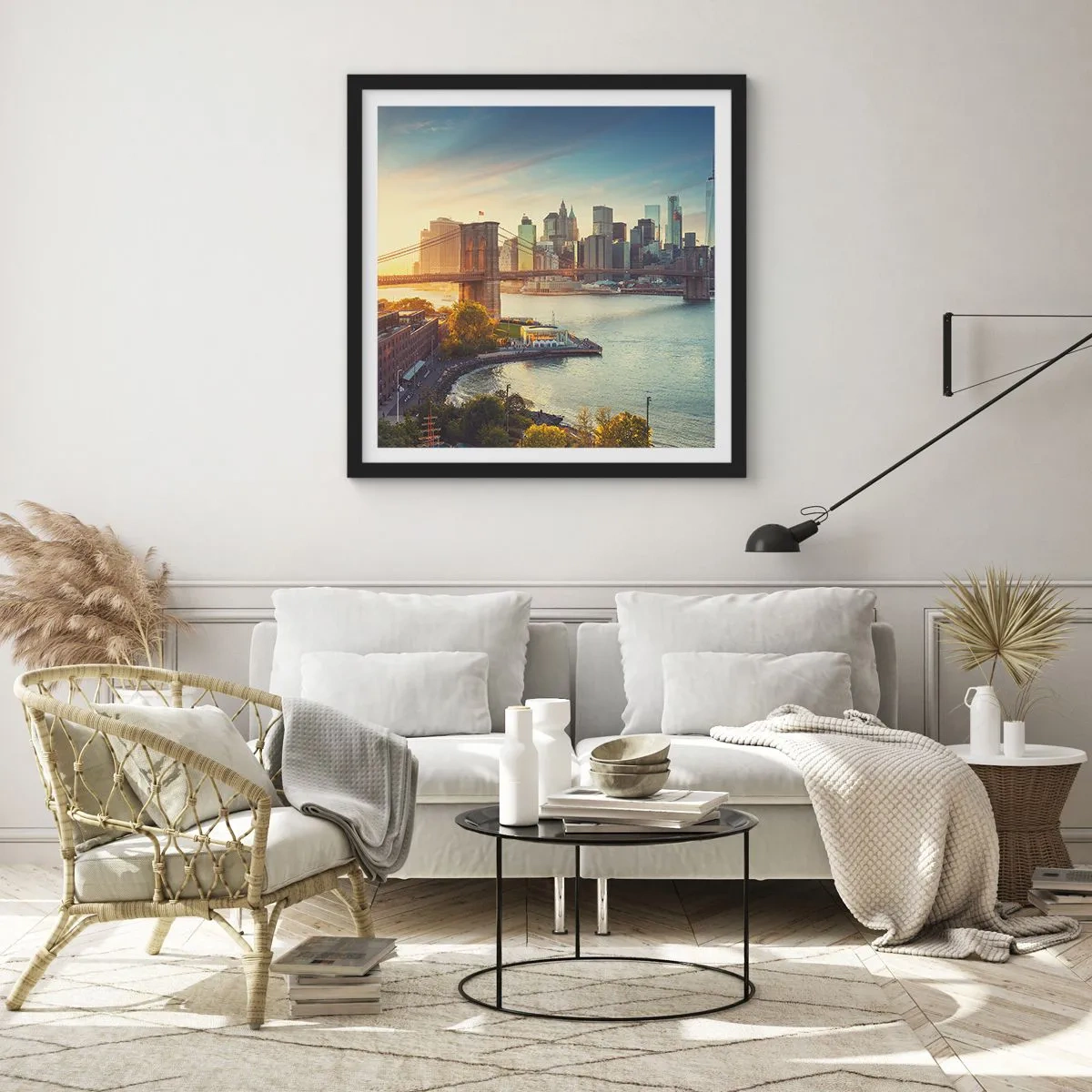 Poster in cornice nera - L'alba nella grande città - 60x60 cm